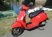 Vespa GTS 300 Super Red image